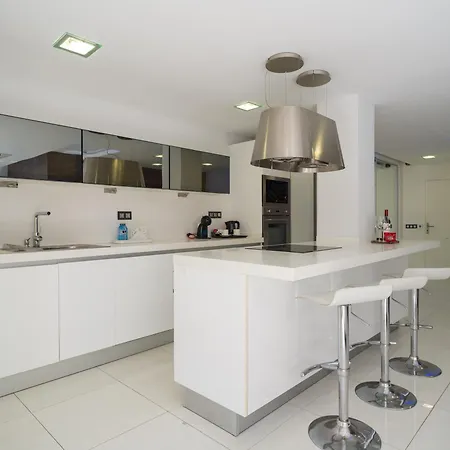 Apartment Family Salvador Monsalud
