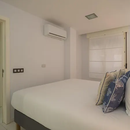 Family Salvador Monsalud Lejlighed